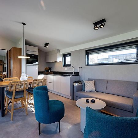 Luxury Docklodge On The Water Delfstrahuizen Exteriör bild